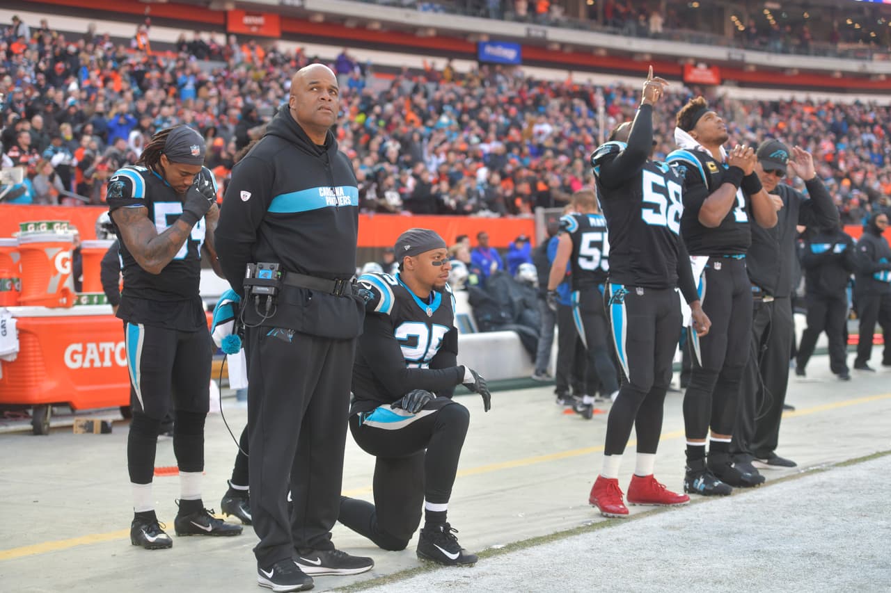 La violencia policial sobre la gente de color en Estados Unidos no es algo nuevo, por ello Kaepernick decidió hacer algo para protestar por ello.