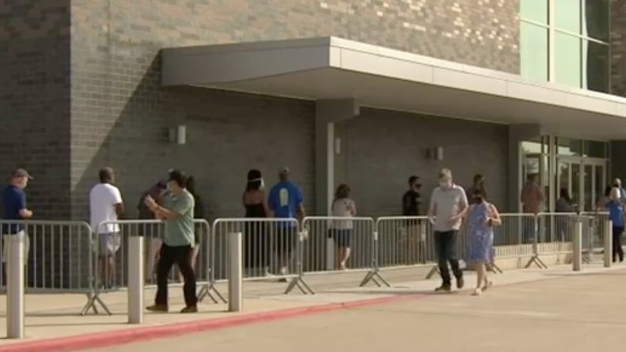 No puede llevar teléfono celular, si no recuerda cuáles son los candidatos por los que votará, sí puede llevar a la mano una lista en papel.