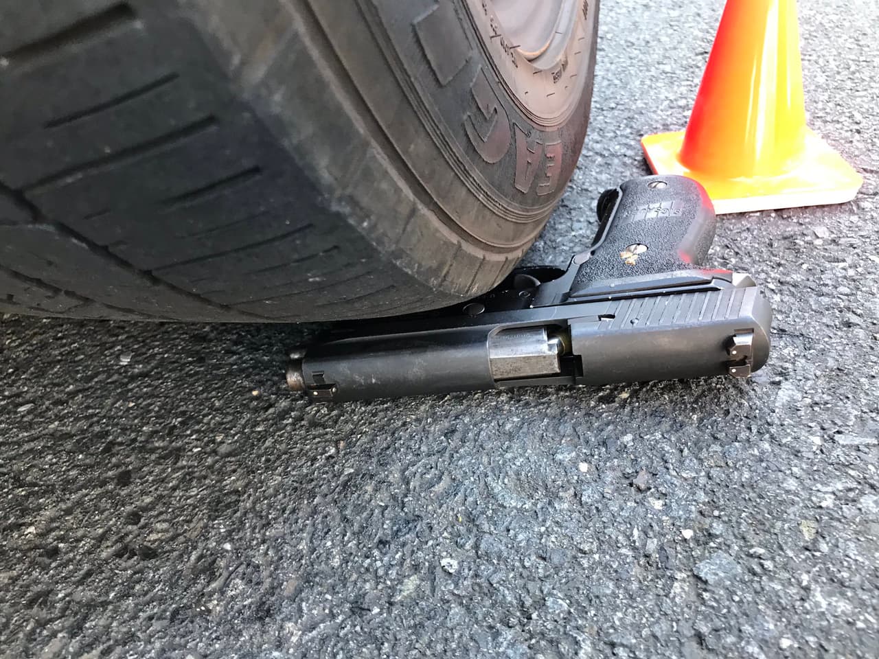 Policía es herida y un sujeto muere tras tiroteo en Staten Island