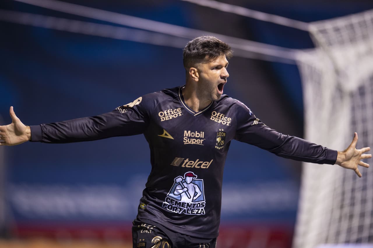 El León rugió en el Cuauhtémoc y pone a temblar al Puebla | Los esmeraldas caminan a paso tranquilo hacia la fiesta Grande del futbol mexicano.