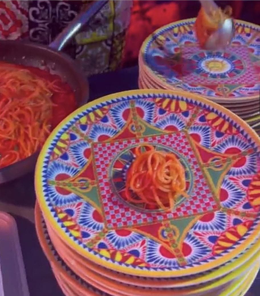 La limitada cantidad de alimento ya acapara titulares en diversos medios del mundo y fuertes críticas en redes sociales. 
<br>