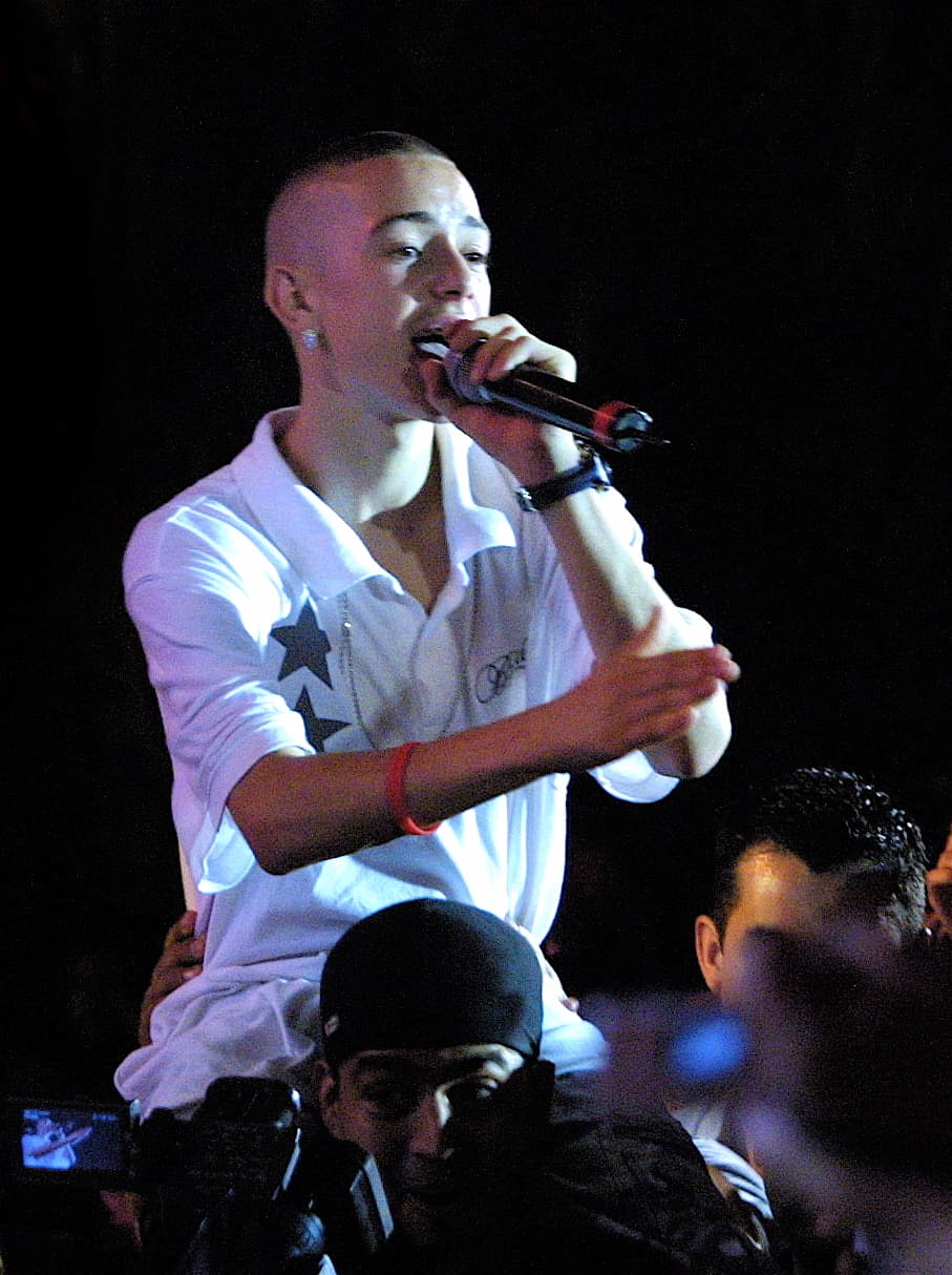 Al terminar su participación en este melodrama, el cantante grabó su segundo material: 'Déjame querer', lanzado en 2010.