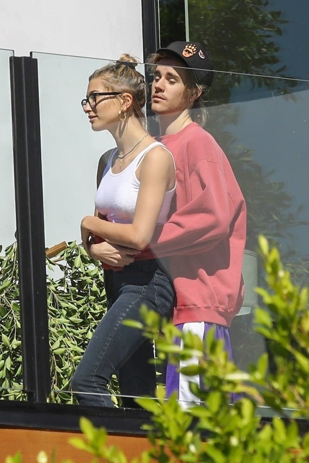 Este miércoles revisaron la residencia de la actriz y cantante Demi Lovato,
<b>en Hollywood Hills</b>, que está en venta por 9.4 millones de dólares.