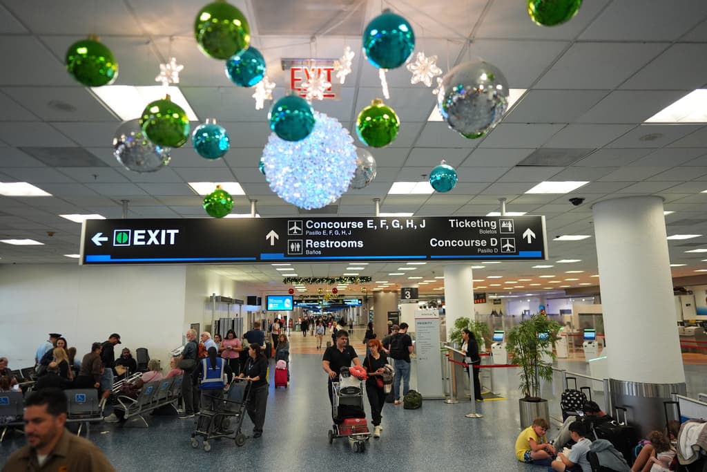 Colores desde el techo para conmemorar el fin de año.