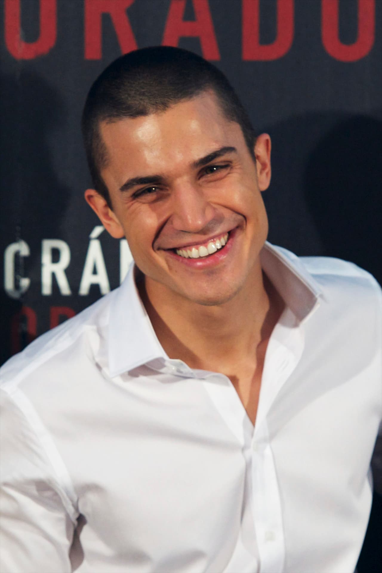 El apuesto actor se convertirá en Javier Morey en El Príncipe, y nos conquistará cada noche apoderándose de la pantalla de UniMás.