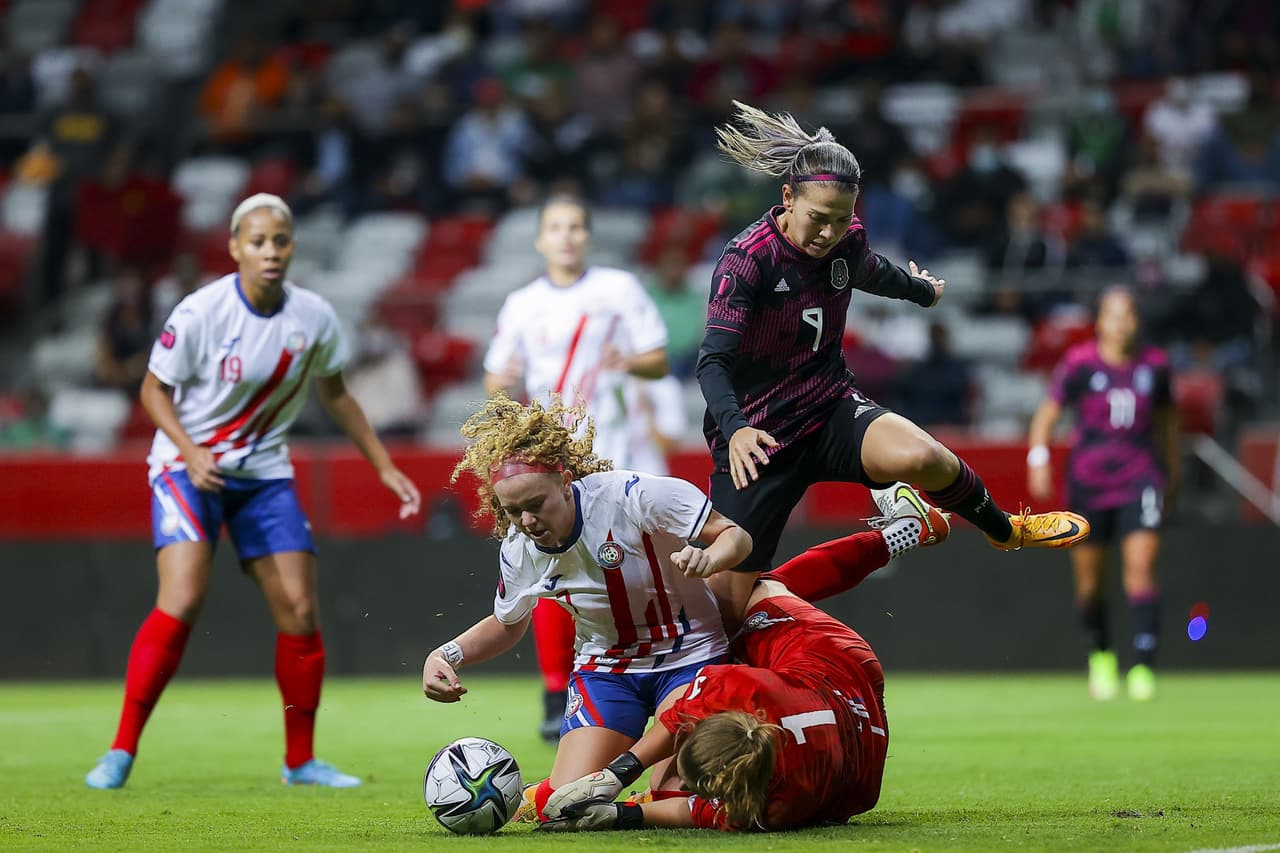 Alicia Cervantes fue muy ovacionada cuando entró de cambio y peleó cada pelota.