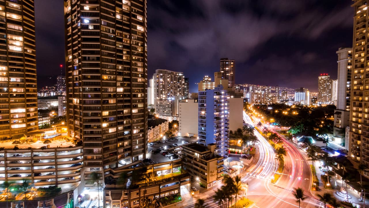 <h3 class="cms-h3-H3">15. Honolulu, Hawaii</h3>
<br>Costo de propiedad y mantenimiento: 
<b>85</b>
<br>Tráfico e infraestructura: 
<b>79</b>
<br>Seguridad: 
<b>42</b>
<br>Acceso a vehículos y a su mantenimiento: 
<b>34</b>
<br>Dato curioso:
<b> Honolulu, después de New York y Seattle, es la tercera ciudad en EEUU en relación al alto costo de mantenimiento y reparación de vehículos.</b>