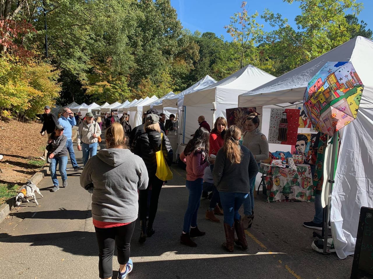 <b><a href="http://chastainparkartsfestival.com/">Chastain Spring Arts and Crafts Festival (15 de mayo)</a></b>: Ahora en su 13° año, cuenta con 175 artistas, comida y área para niños.