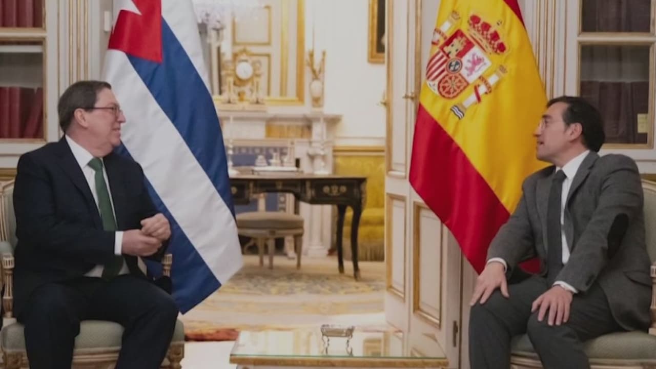 Canciller de dictadura cubana es recibido a gritos en Madrid