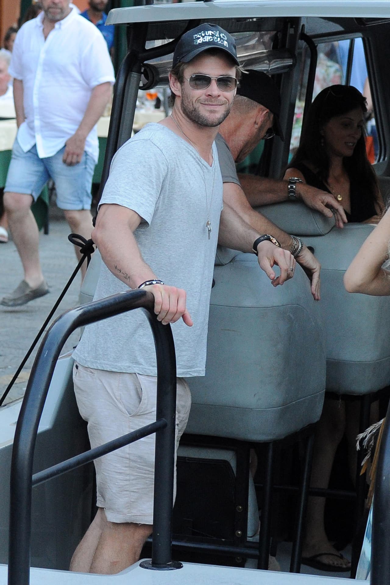 ¡Hasta que por fin nos regalas una sonrisa Chris!