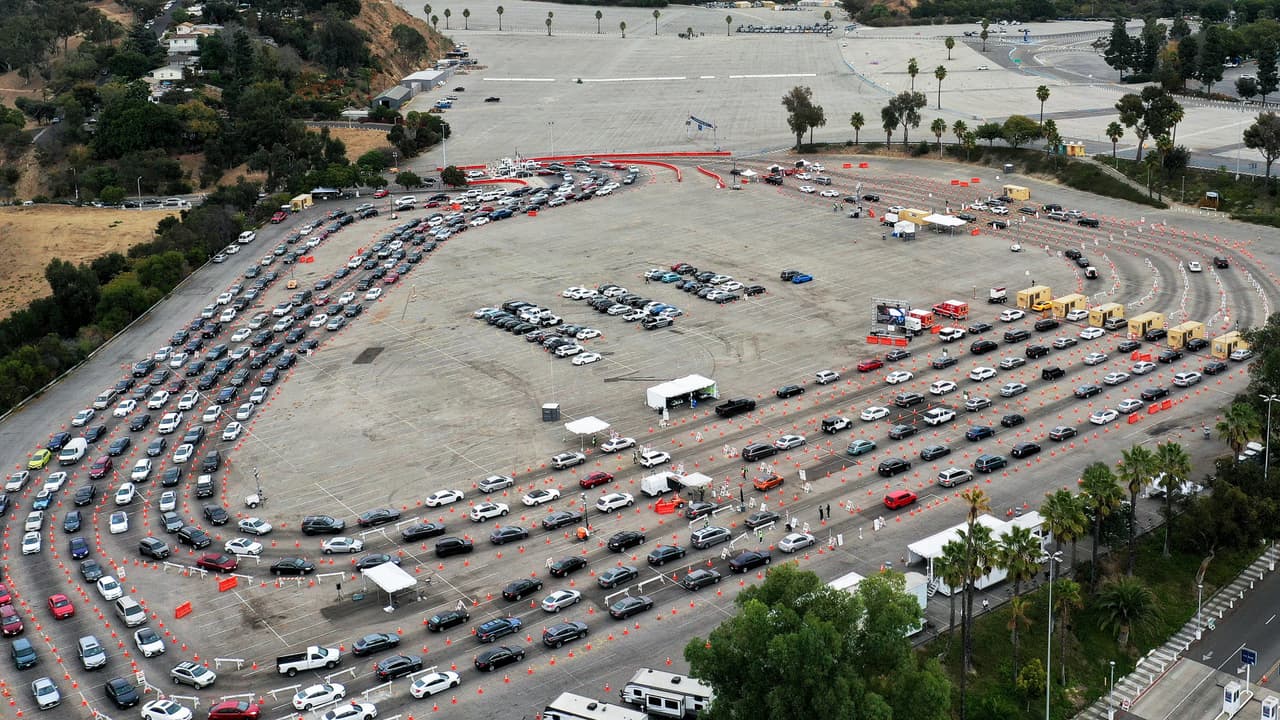 En el sur de California la lista de centros masivos de vacunación incluyen el parque Disney en Anaheim en el condado de Orange, el estadio de Dodger de Los Ángeles, el Petco Park de San Diego y la Cal Expo de Sacramento.
