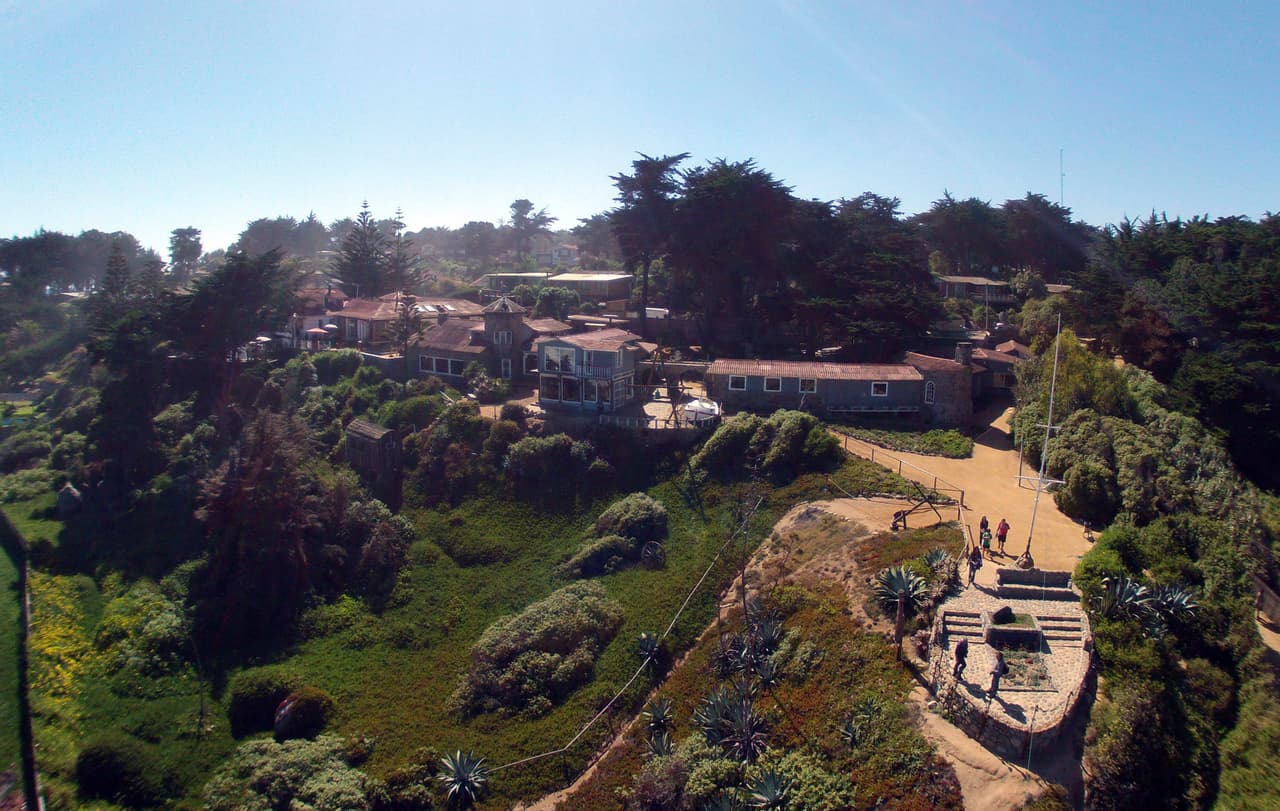 Y aunque el poeta vuelve a su tumba sin la causa de su muerte clara, muchos chilenos sienten que la exhumación les dio la oportunidad de despedirse.