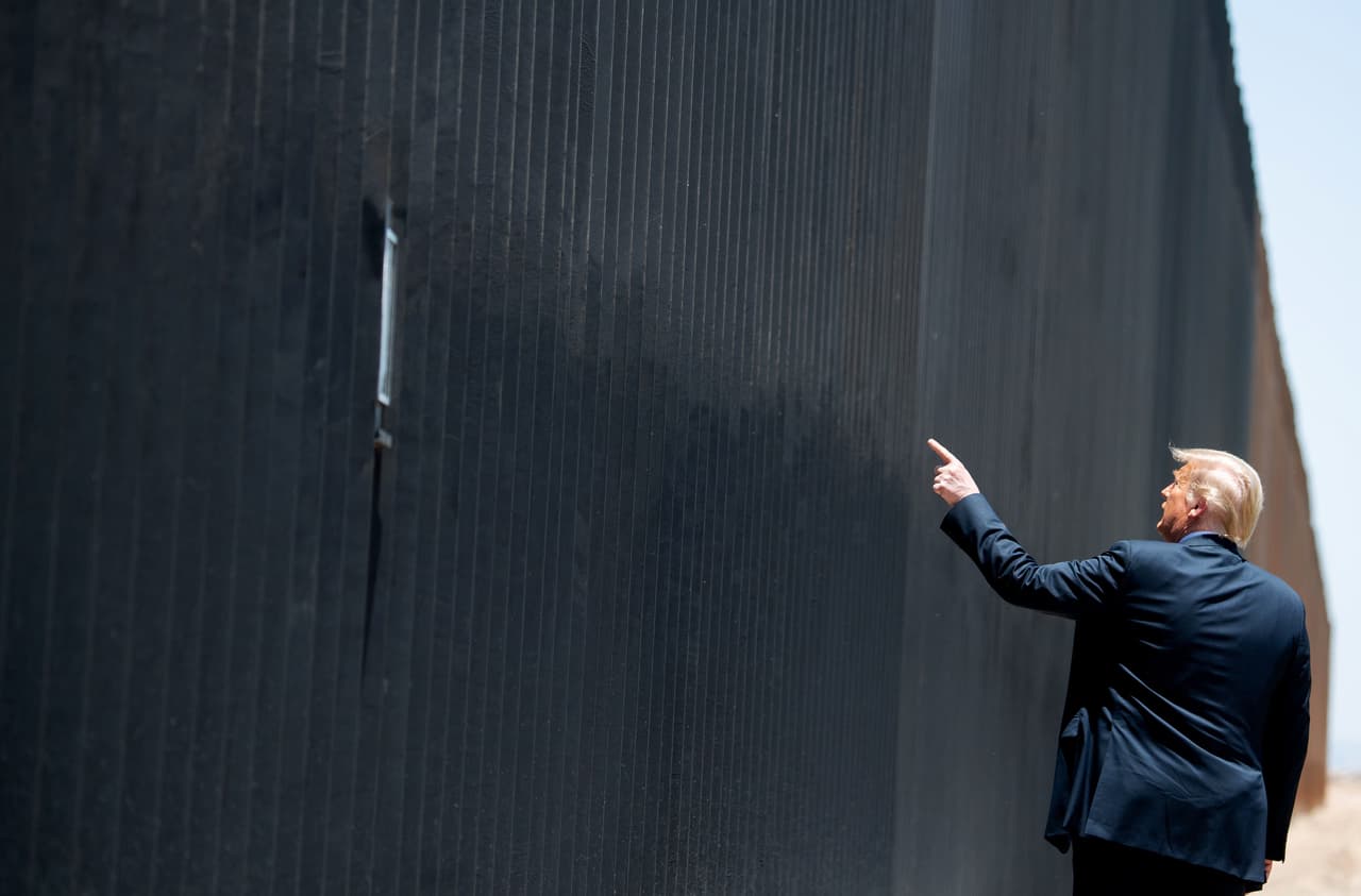 "Inconcebible": Trump viaja a Texas para supervisar tramo del muro