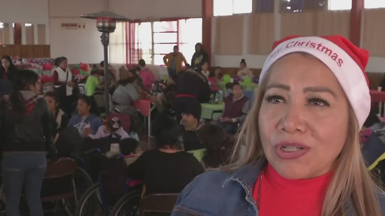 Más de 100 niños de escasos recursos de Ciudad Juárez reciben regalos en una posada de la comunidad fronteriza