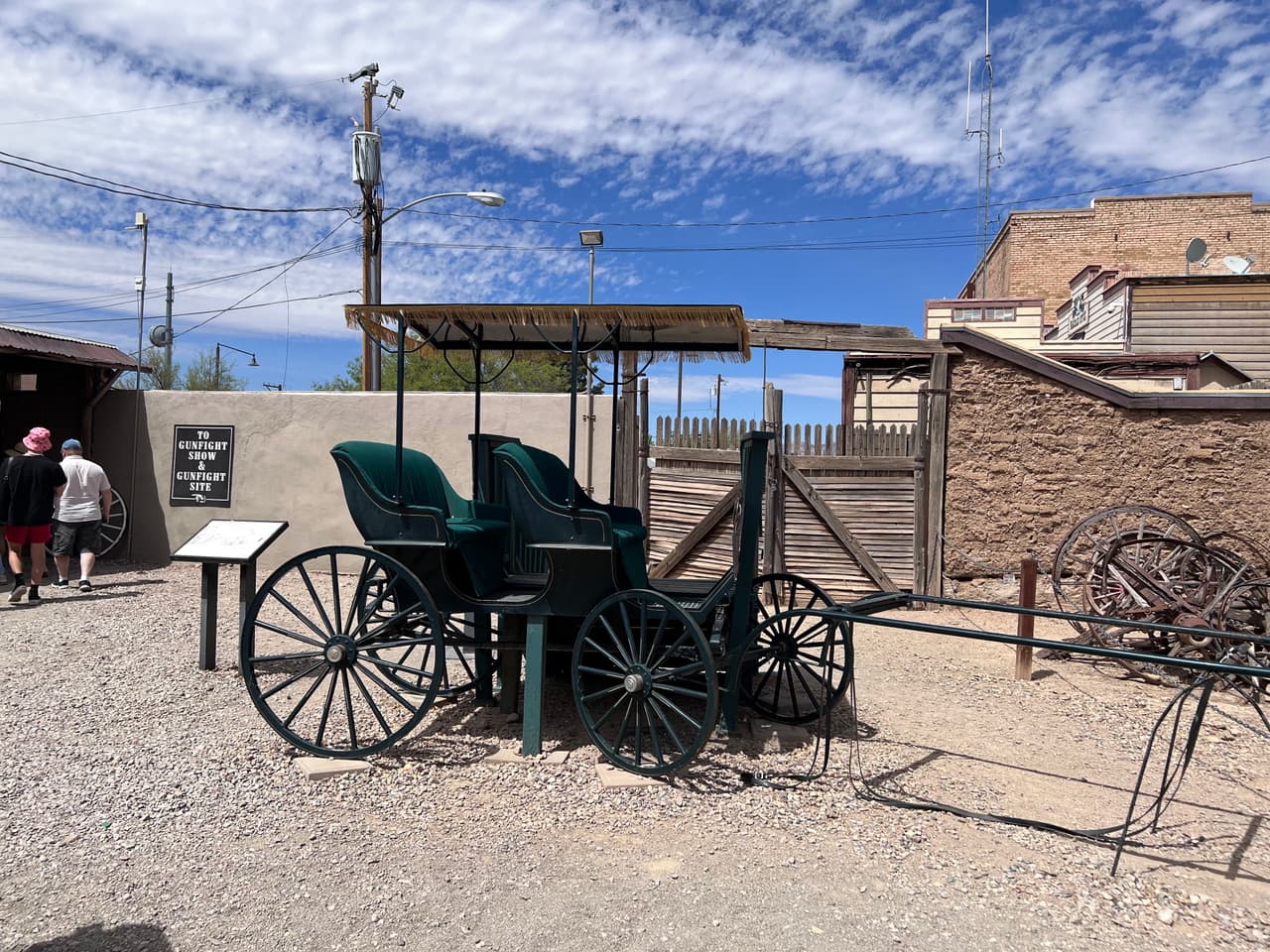 Tombston está ubicado a menos de 30 minutos de la frontera con México, es visitado cada semana por cientos de personas que quieren recrear el viejo oeste.
