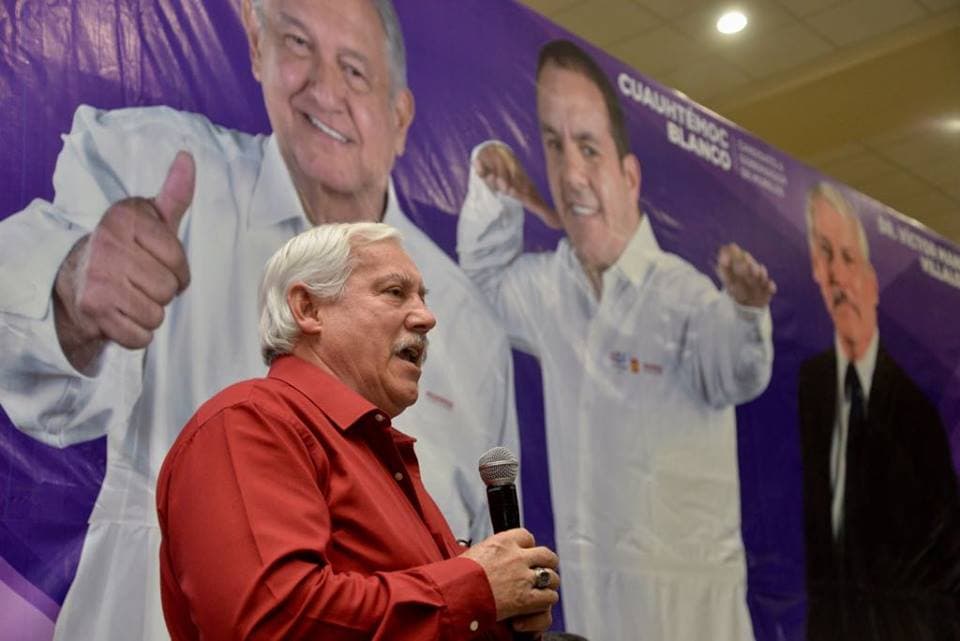 <b>SECRETARÍA DE AGRICULTURA:</b> Esta dependencia la liderará el doctor
<b> Víctor Villalobos</b>. Es ingeniero agrónomo por la Escuela Nacional de Agricultura en Chapingo y realizó una maestría en Ciencias en Genética Vegetal. Será el encargado de mudar la sede de la dependencia a Sonora. Tras las elecciones dijo que uno de los pilares de la nueva gestión será intensificar la productividad para abonar a la soberanía alimentaria en productos como frijol, maíz, arroz y trigo harinero. No obstante, grupos como 
<a href="http://www.greenpeace.org/mexico/es/Noticias/2017/Noviembre/Con-Victor-Villalobos-en-el-gabinete-de-Morena-el-campo-mexicano-esta-en-riesgo/">Greenpeace</a> han alertado que es un arduo promotor de los cultivos genéticamente modificados y durante su cargo como subsecretario de la Sagarpa se dio el escándalo de contaminación transgénica de maíz nativo en la sierra de Oaxaca.