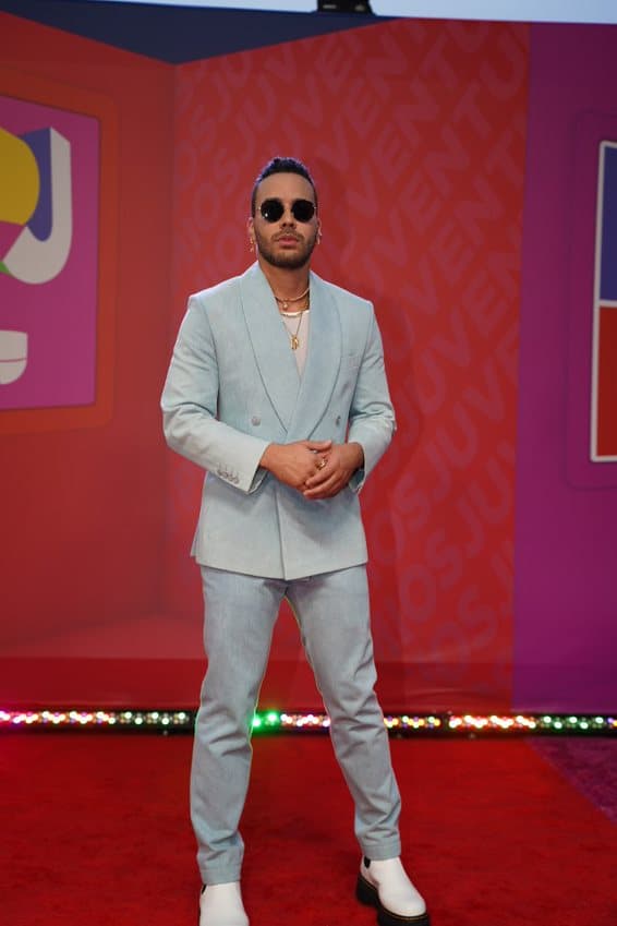 Prince Royce regresa a la fiesta de Premios Juventud, así lució 'El Príncipe de la Bachata'.