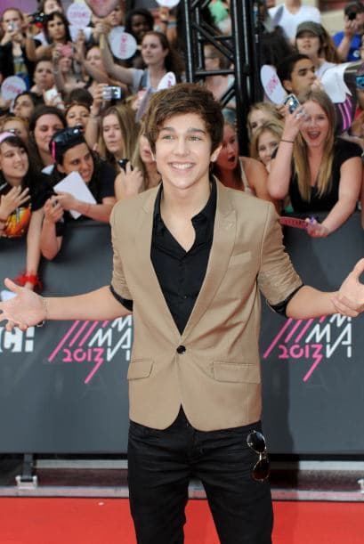 Austin se dio a conocer en YouTube gracias a sus propias versiones de temas de Justin Bieber y Jason Mraz.