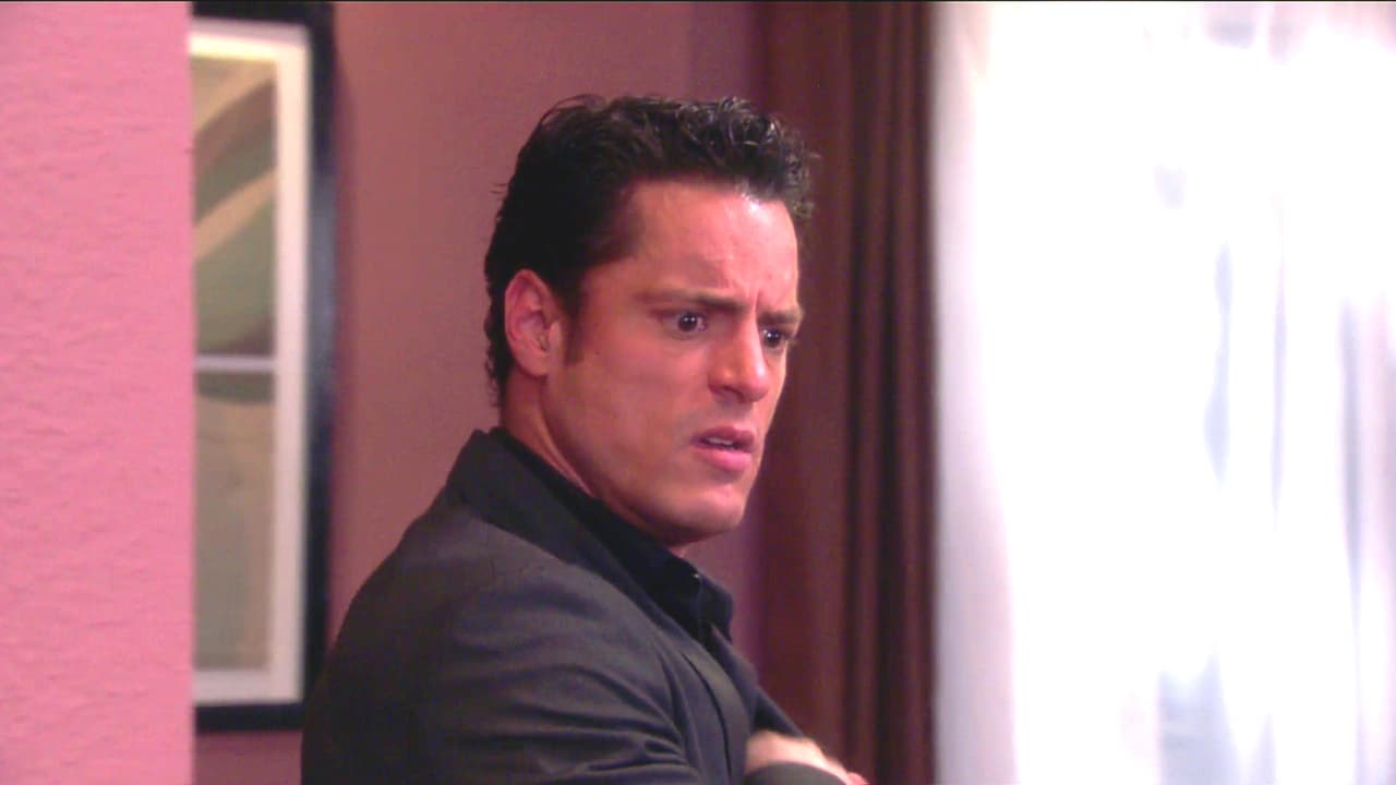 Y está usando a Osvaldo para llevar a cabo su malvado plan.