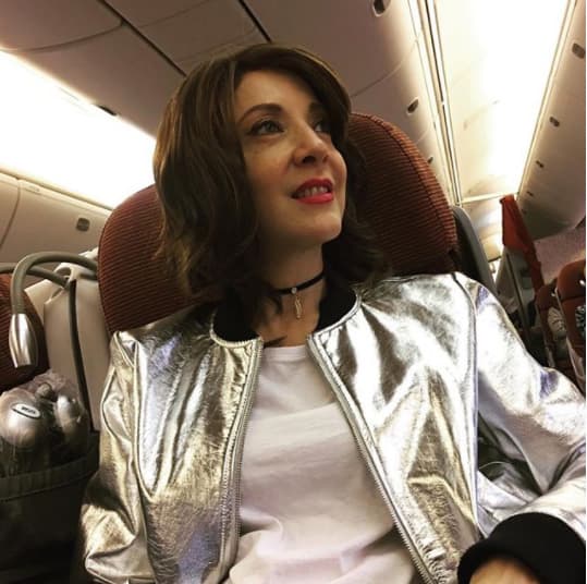 La actriz compartió la noticia con sus seguidores en agosto de ese mismo año a través de Instagram. Edith les dijo que no daría más declaraciones de su enfermedad y desde ese momento publicó fotografías donde lucía con pelucas o sombreros que ocultaban la caída del pelo que le provocaba la quimioterapia.