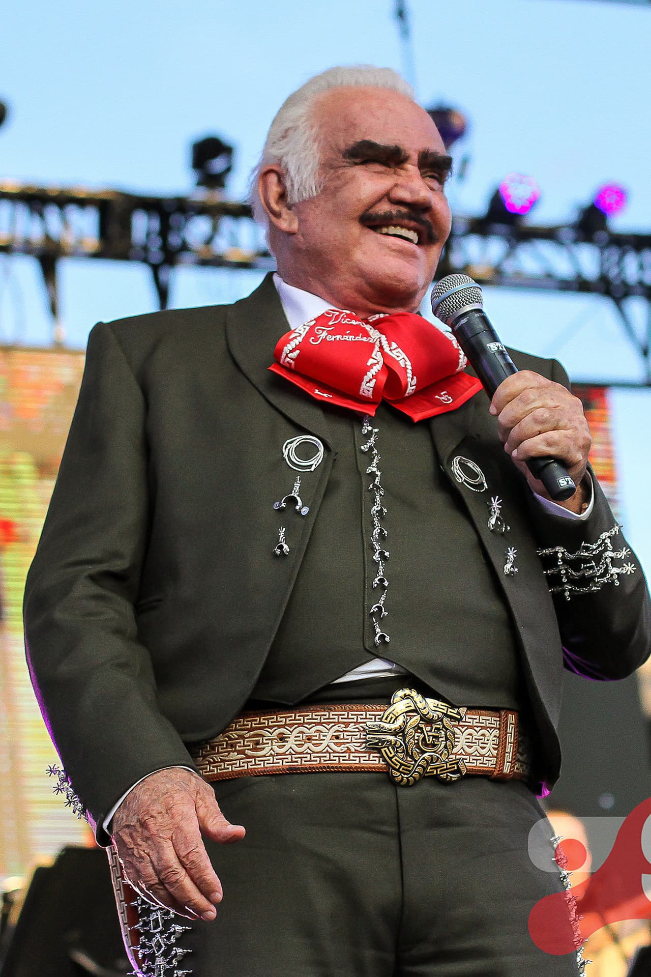 Este álbum, entre todos los apodos que le dio a ‘El ídolo de México’, también le añadió en su historial el de ‘El Sinatra de las Rancheras’ nada más y nada menos que puesto por ‘The Houston Chronicle’.