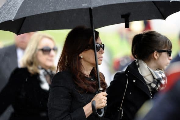 Una medición de la misma empresa en los primeros días de noviembre la otorgaba a la mandataria una intención de voto del 38.7 por ciento, en coincidencia con el duelo por la muerte de su esposo y antecesor Néstor Kirchner el 27 de octubre.