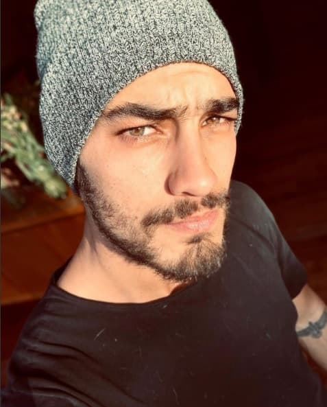 En el caso de Michel Duval, el joven de 27 años ha incursionado en la música, la actuación, la producción y hasta la dirección.