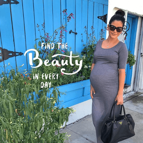 Como podemos ver su pancita ya está muy grande y en unas semanas más podremos conocer a su bebé.