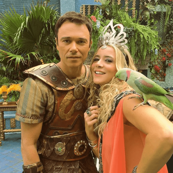 En la trama, el rey Nebuzaradan está casado con la reina Sammu-Rammat, personaje interpretado por la actriz Christine Fernandes.