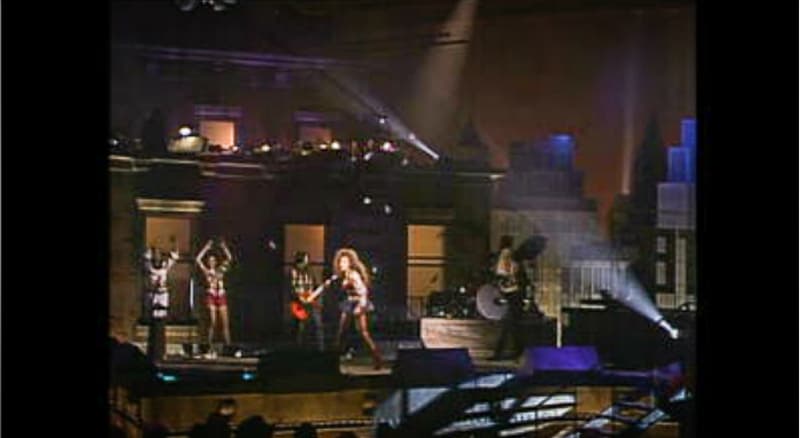 Creados para festejar y premiar la música latina en Estados Unidos, Premio Lo Nuestro entregó esa noche premios en las categorías de Pop/Balada, Tropical/Salsa, Regional Mexicana y Rap. Además del premio al Mejor Video del año y Premio a la Excelencia, galardón que premia la trayectoria de un artista reconocido.