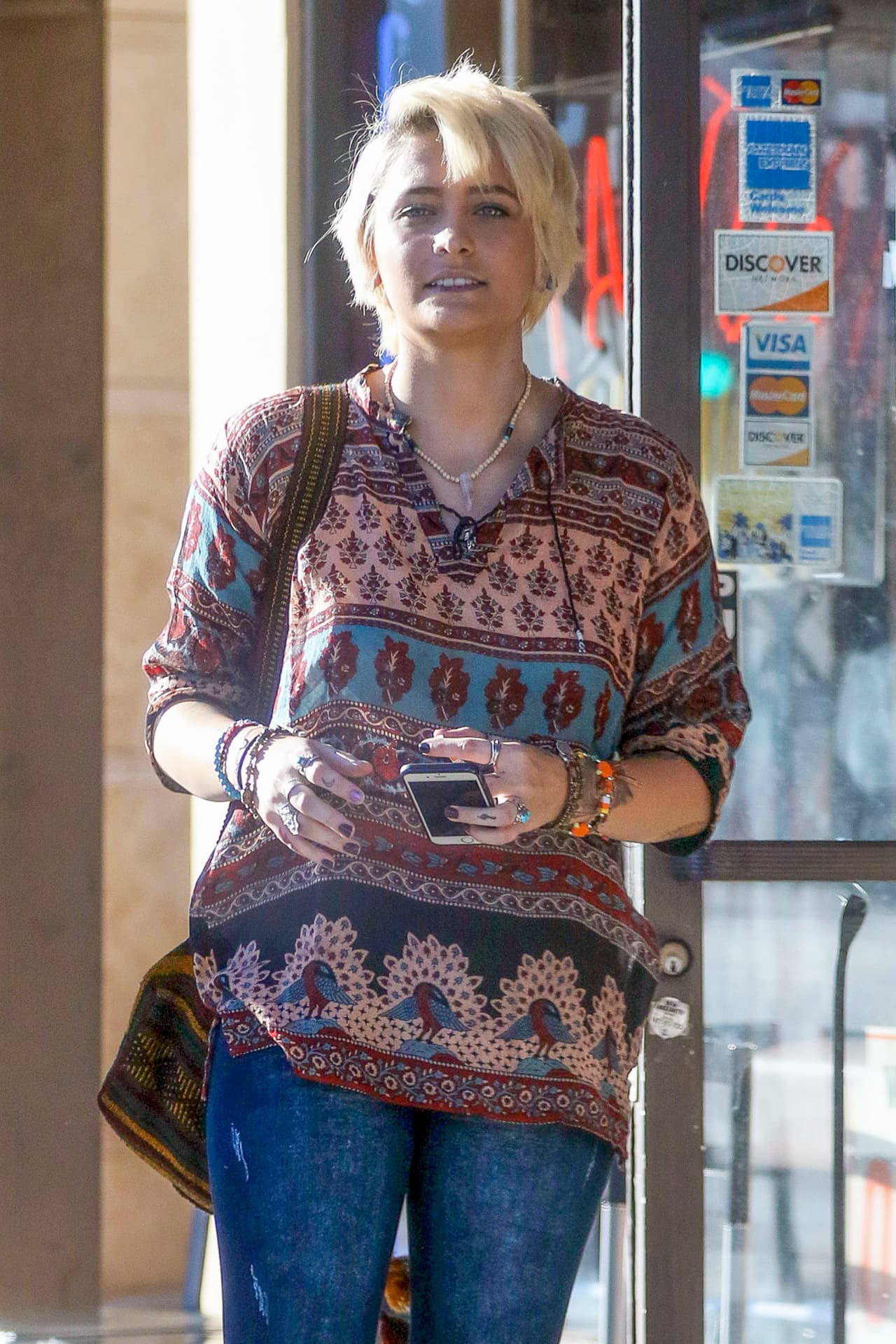 La joven tiene varios tatuajes en honor a su famoso padre.