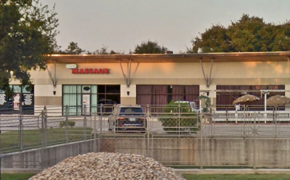 Un tubo de desagüe taponado con cientos de condones condujo a autoridades en Texas a desmantelar un negocio de prostitución