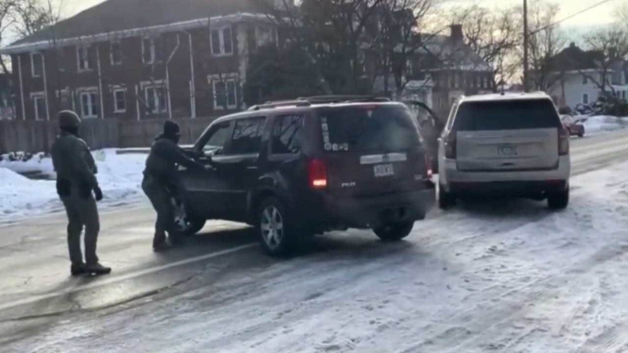 Demócratas abren foro público sobre los abusos y uso de fuerza letal de agentes del DHS