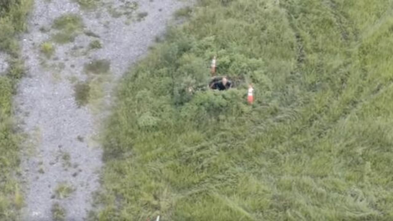 Robó en un mall y se escondió bajo tierra: el dron lo encontró saliendo de una alcantarilla