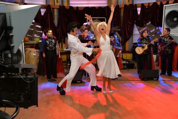 Además, Elvis se convirtió en el héroe de todos los caballeros al rescatar a la sensual Marilyn.