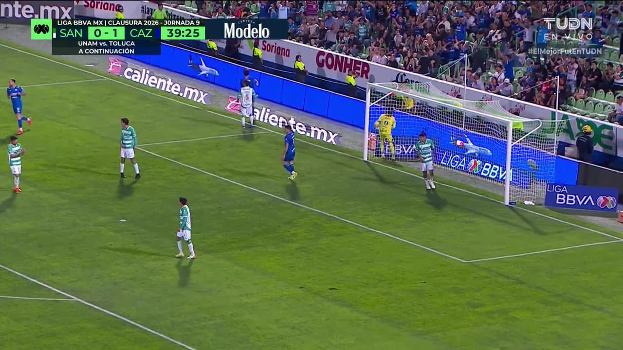 ¡CERCA! Agustín Palavecino disparó que se estrella en el poste.