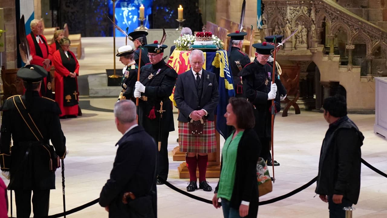 ¿Cuántas horas hará fila la gente para ver el féretro de la reina Isabel II en Londres?