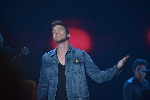 El adorado cantante no perdió la oportunidad de brindar su música y apoyo a los niños discapacitados de Teletón USA