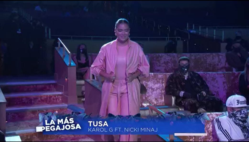 "Mientras que estoy en gira es terrible la alimentación. Entonces empezó la pandemia y dije: 'Este es mi momento y me voy a comer hasta las paredes'", compartió la colombiana.
<br>