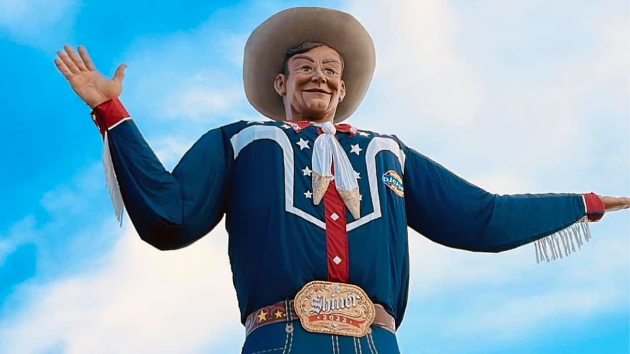 <b>Regresa la <a href="https://bigtex.com/" target="_blank">Feria Estatal de Texas</a></b>, uno de los eventos más populares de todo el estado de la estrella solitaria. D
<b>el 29 de septiembre al 22 de octubre</b>, miles de personas disfrutarán de atracciones y espectáculos bajo la mirada del 
<i>vaquero gigante más famoso del país</i>.