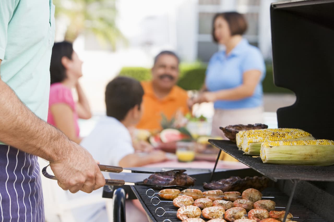 Cinco cuidados básico para hacer un bbq exitoso en la casa en familia y con los nenes