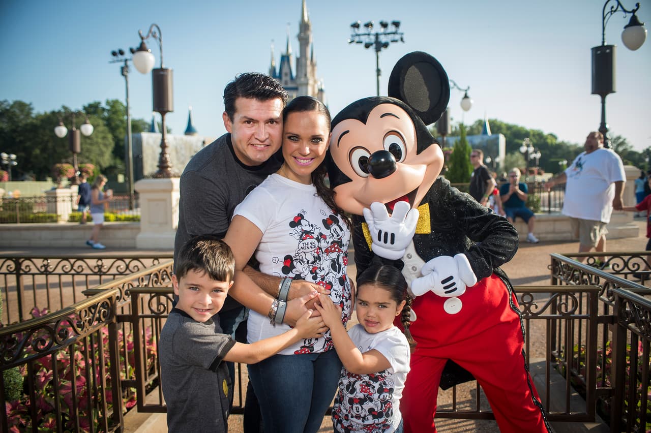 Joel Lizárraga y su familia tienen a Disney como uno de sus lugares favoritos, y cuando es tiempo de vacaciones vuelan inmediatamente a California o a Orlando.
