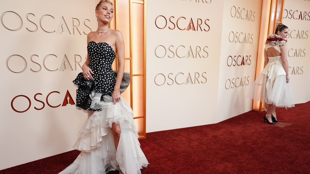 Thea Sofie Loch Naess (izq.) y Lea Myren (der.).