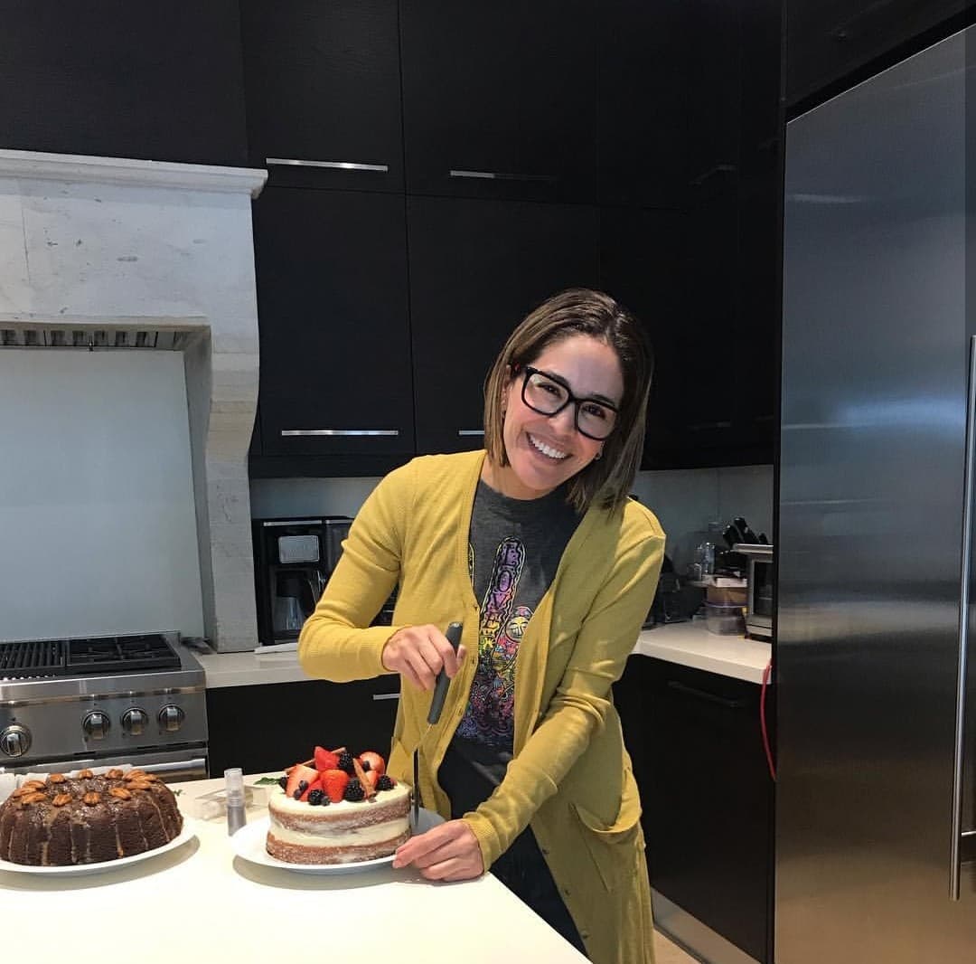 La conductora de Despierta América agregó junto a esta fotografía que una de las cosas que más disfruta es cocinar para la gente que quiere.
<br>