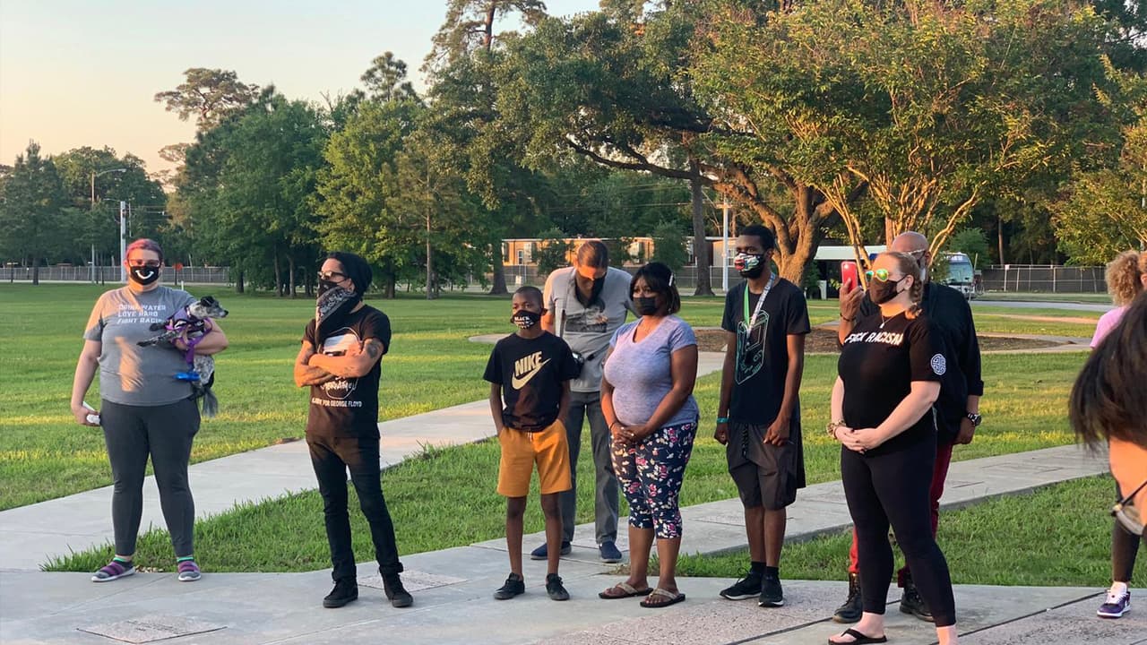 La organización 
<a href="https://www.univision.com/temas/black-lives-matter">Black Lives Matter </a>en Houston se reunió en el parque MacGregor para realizar una vigilia en honor a Floyd.