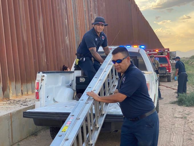 “Nuestra preocupación incrementa ante el aumento significativo en lesiones o muertes por caídas del muro fronterizo provocadas por las organizaciones criminales”, dijo Gloria Chávez, jefa del sector El Paso de la Patrulla Fronteriza, en un video difundido por la dependencia en junio.