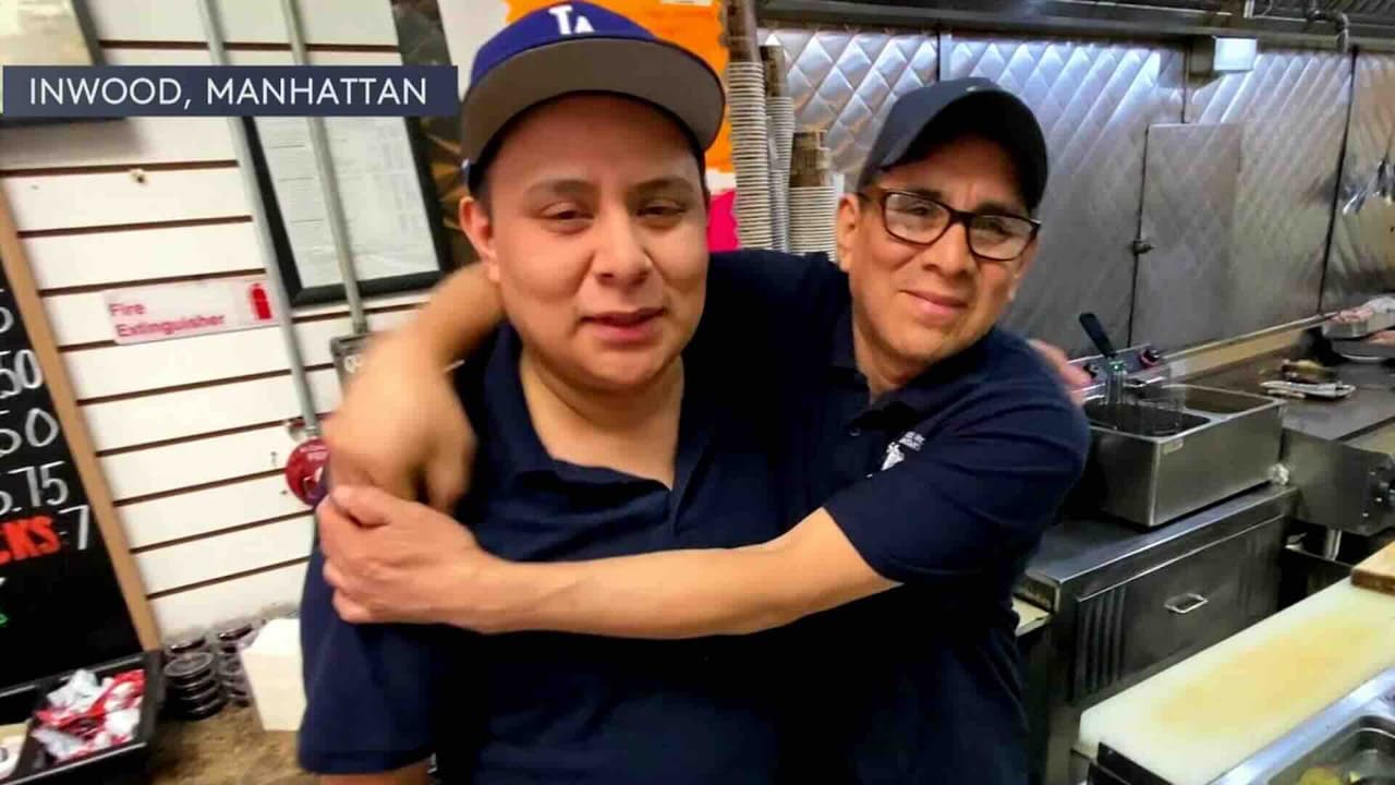 "Tenemos una comunidad hermosa" mexicano tiene más de 20 años sirviendo su famoso breakfast burrito en Inwood