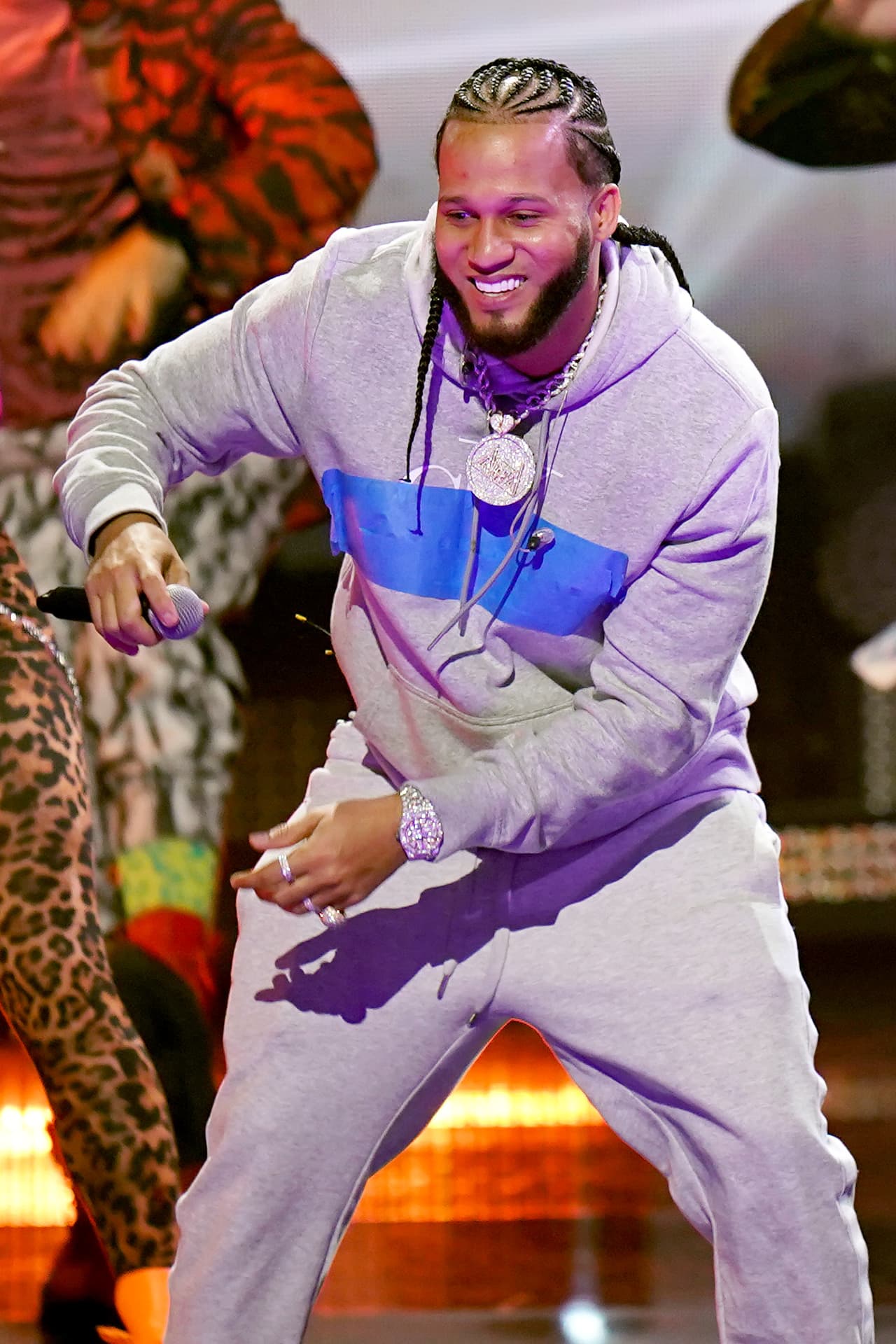 El Alfa, tendrá una doble participación en Premio Lo Nuestro 2021, pues además de cantar con Camilo también lo hará con Zion y Lennox.