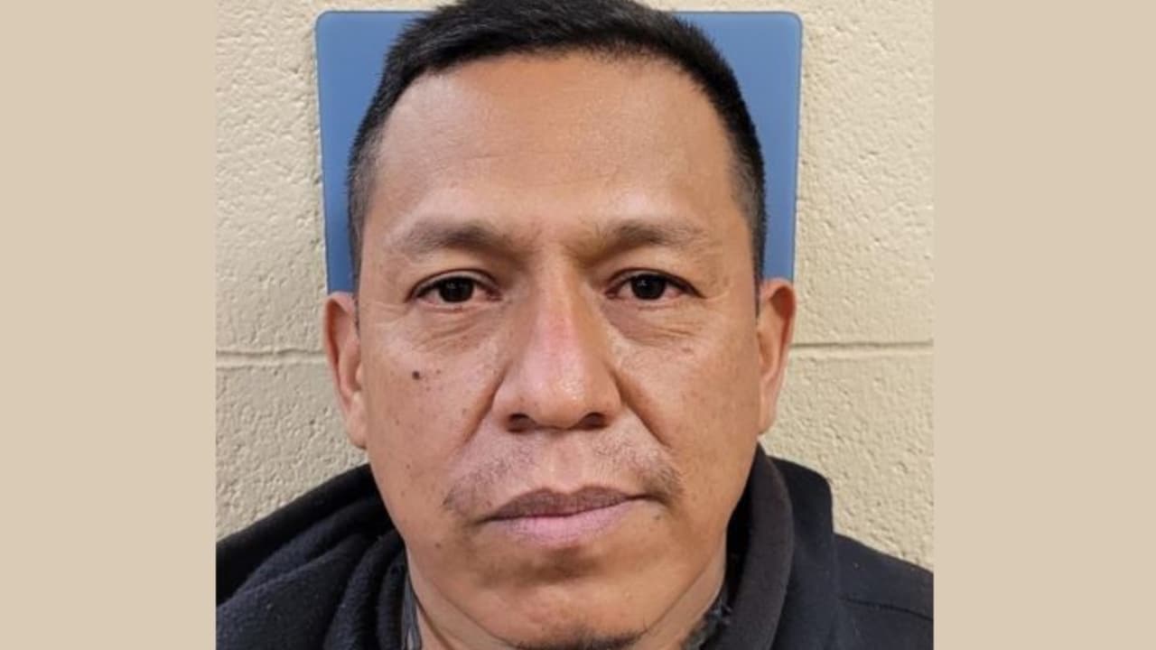 Patricio Caravantes Salgado fue arrestado al este de Douglas. El ciudadano mexicano fue condenado previamente por tener relaciones sexuales ilícitas con un menor de 16 años, un delito grave en el condado Orange, en California.