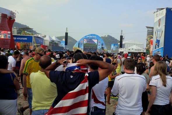Bélgica y EEUU protagonizan el último choque de octavos de final del Mundial Brasil 2014 y sus fans se apasionan.